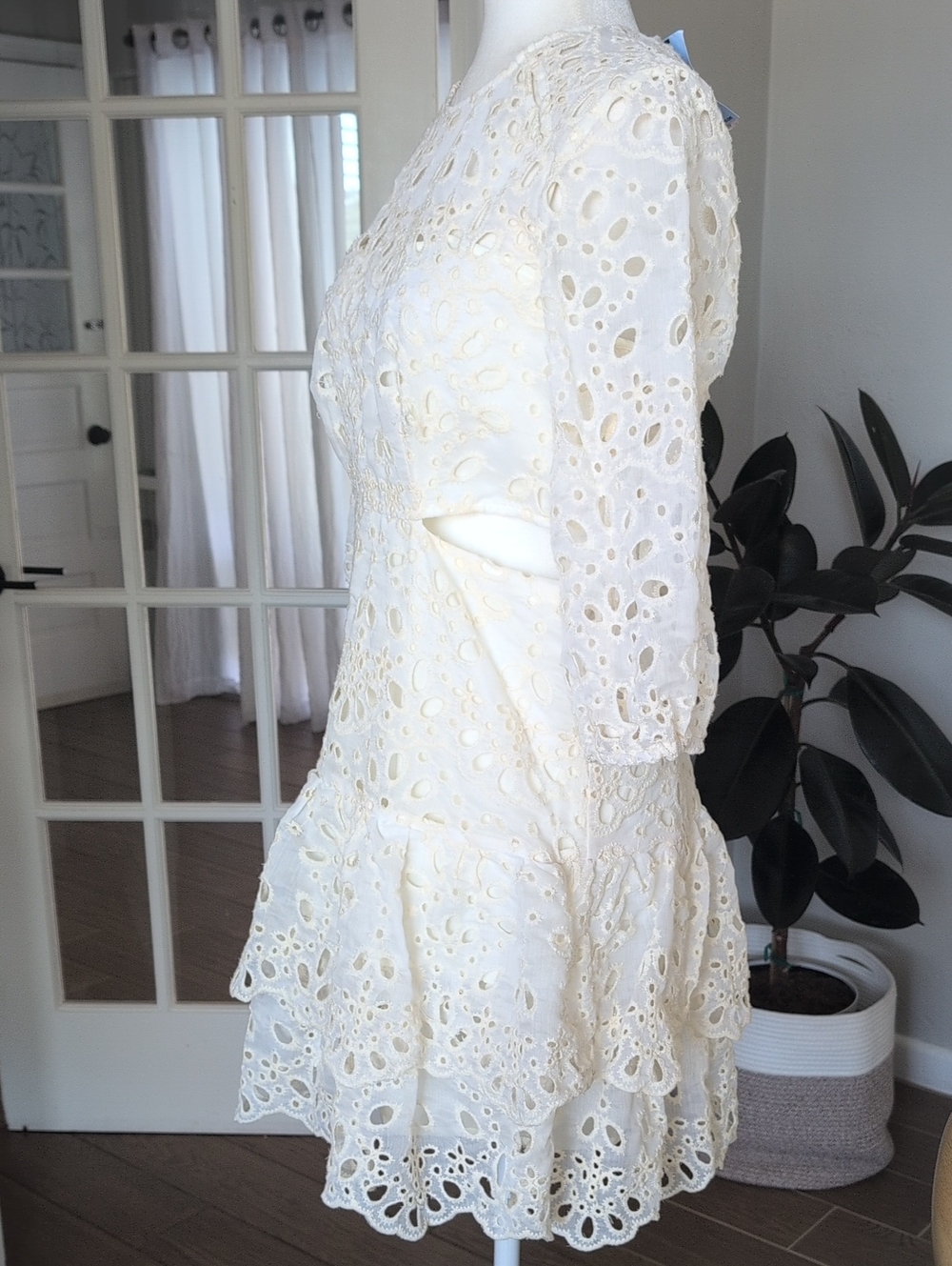NWT Avantlook Ivory Cotton Eyelet Cut Out dress Small - Picture 6 of 13